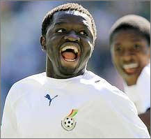 Sulley Muntari playing in Ghana Black Stars